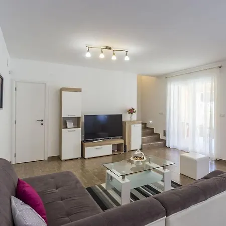 Prázdninový dům Comfortable Banjole